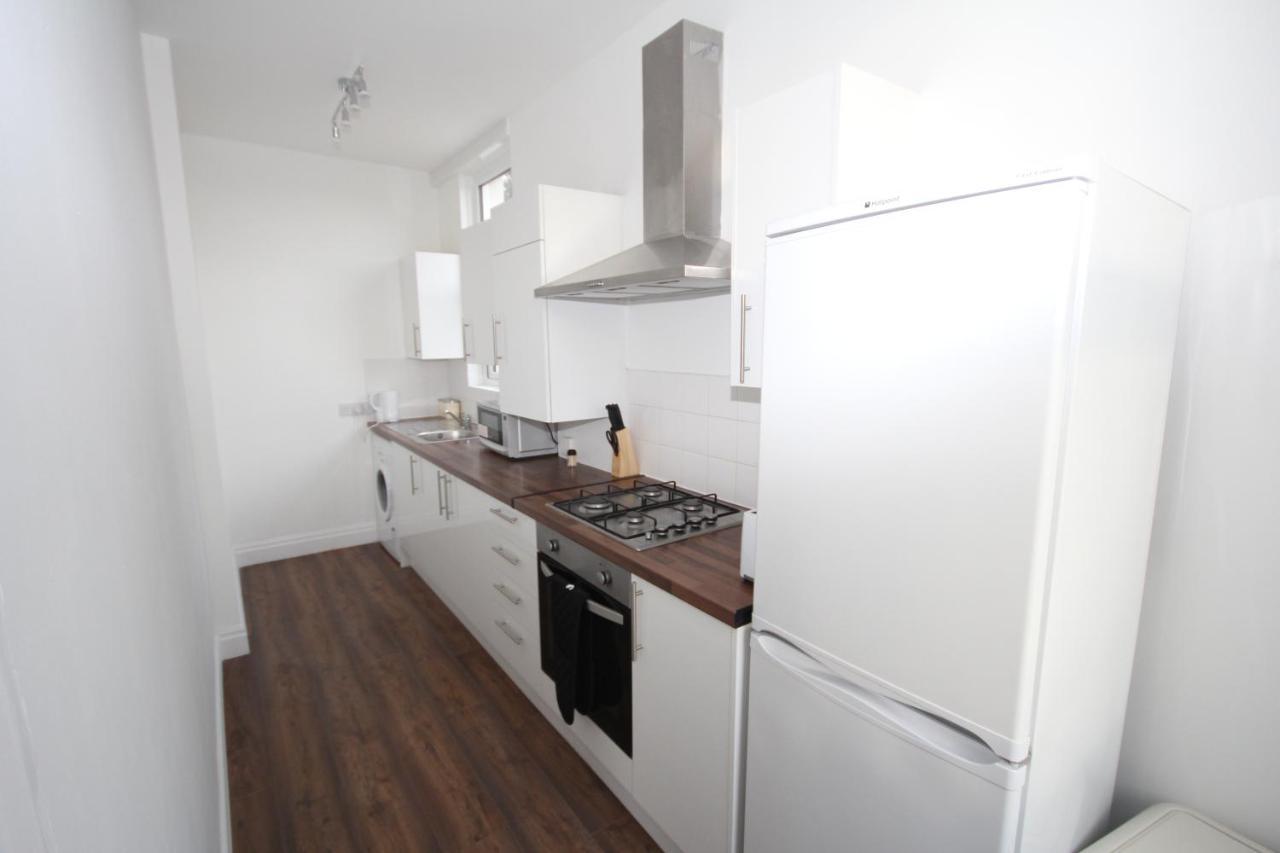 Great West Road Apartments Flat C Лондон Экстерьер фото