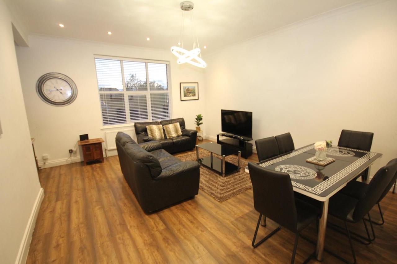 Great West Road Apartments Flat C Лондон Экстерьер фото